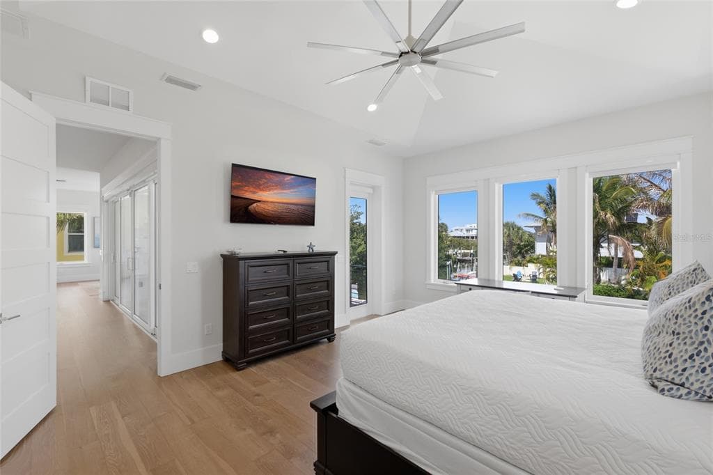 50 N SHORE DRIVE photo 19