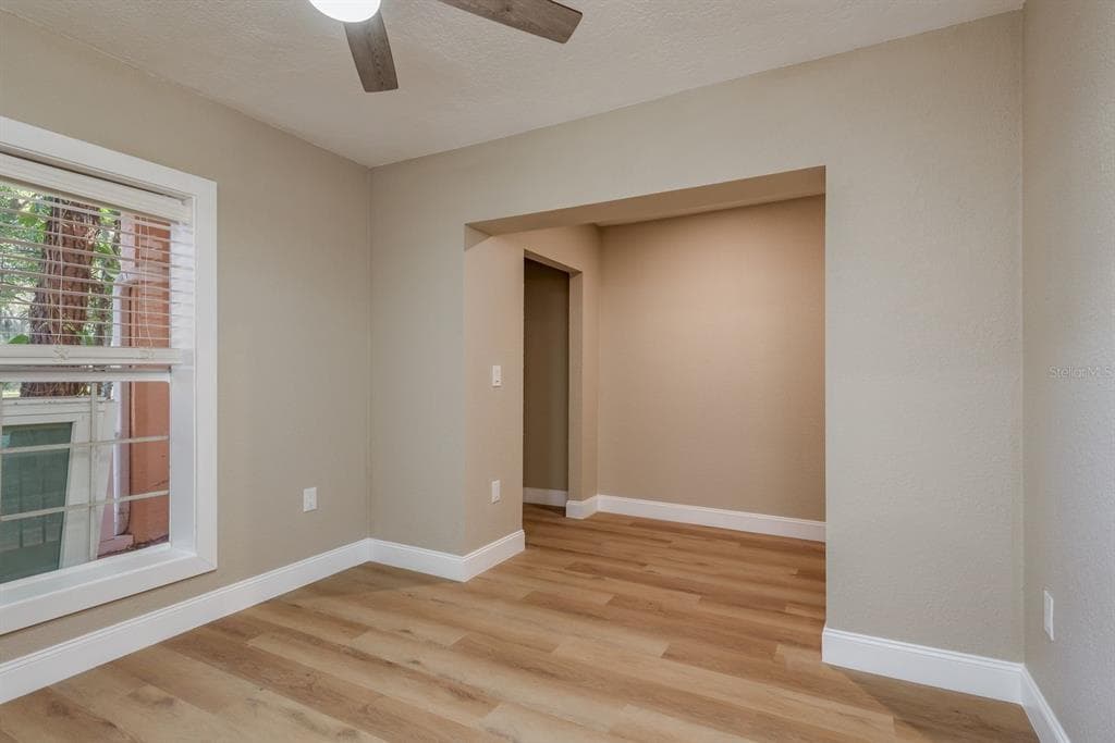 302 SHORE DRIVE photo 23