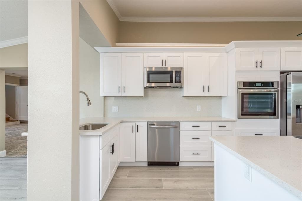 302 SHORE DRIVE 5