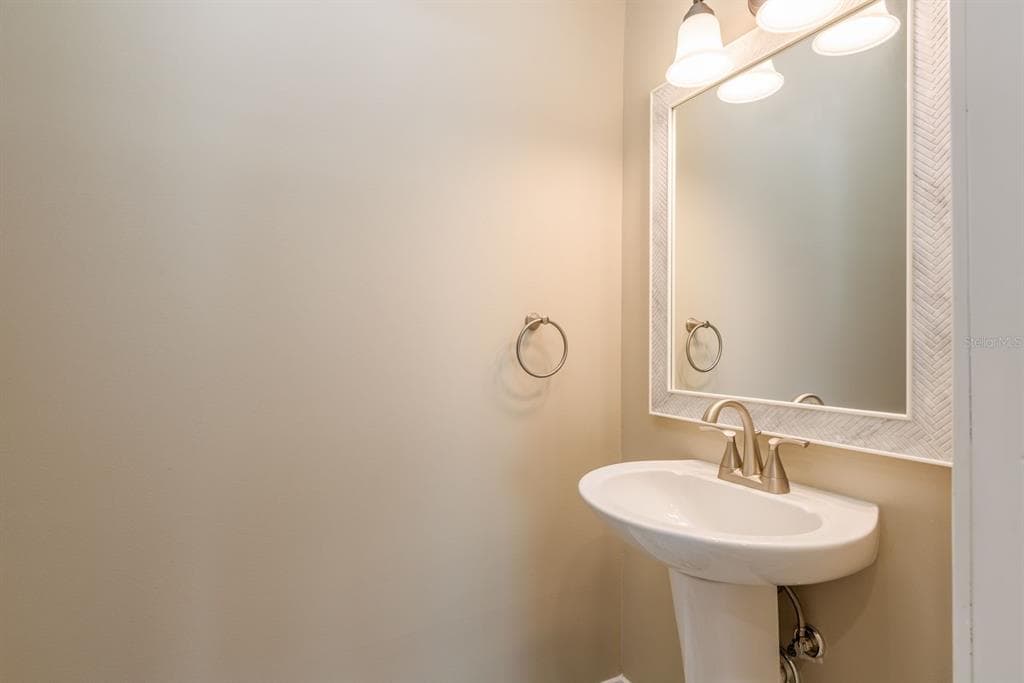 302 SHORE DRIVE photo 18