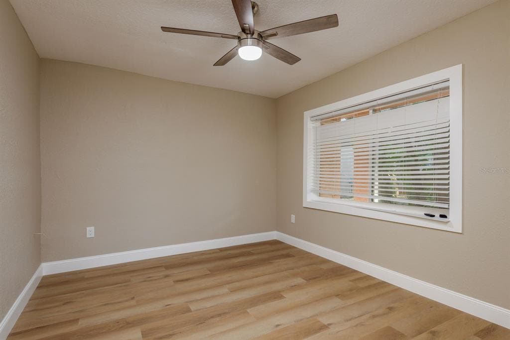 302 SHORE DRIVE photo 19