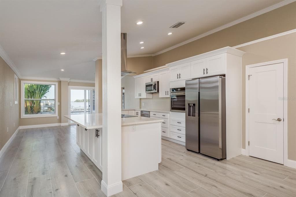 302 SHORE DRIVE photo 8