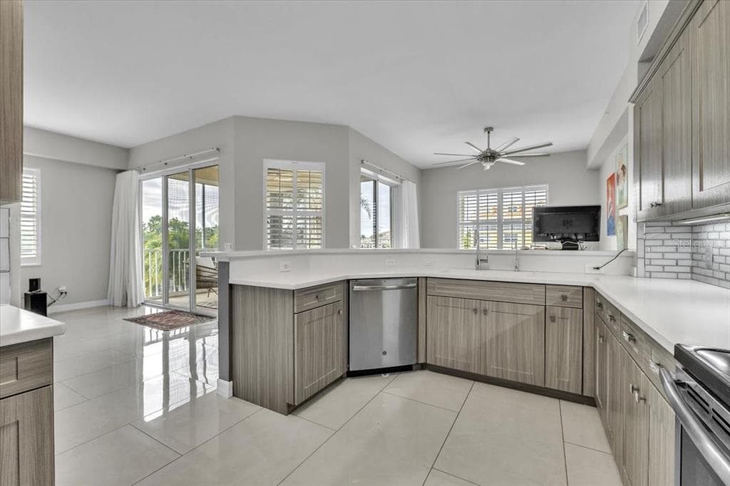 129 BREAKERS COURT 121 photo 13