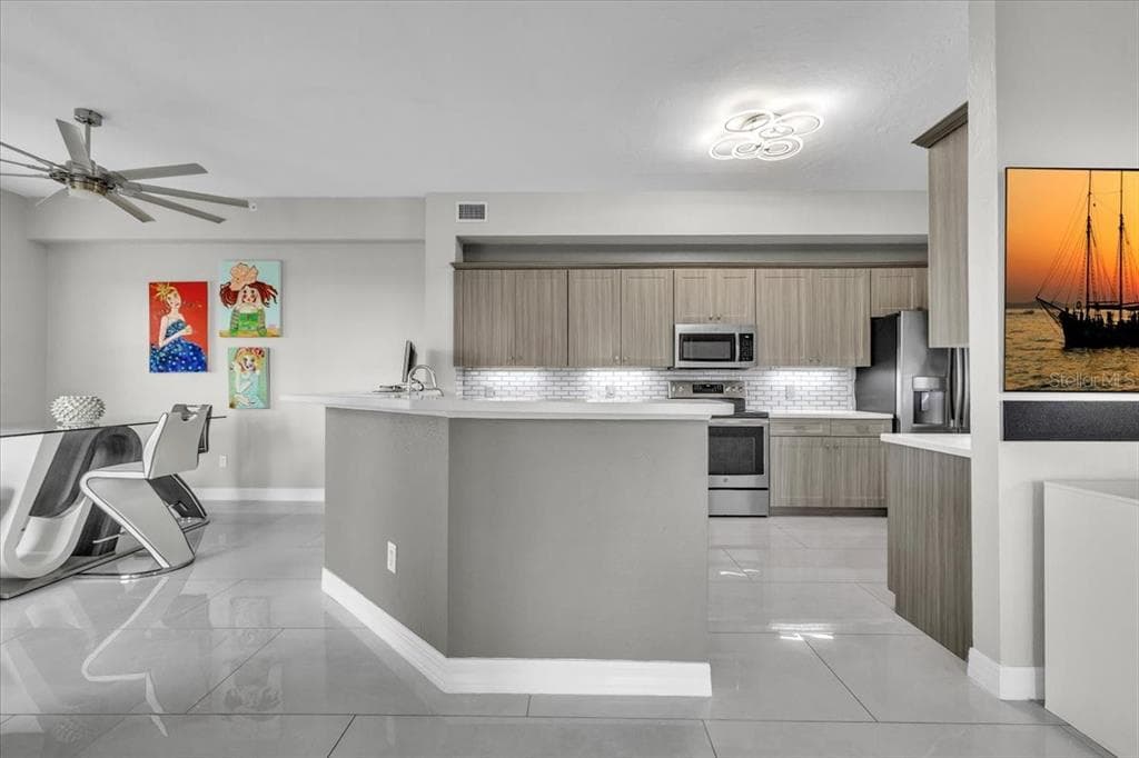 129 BREAKERS COURT 121 photo 10