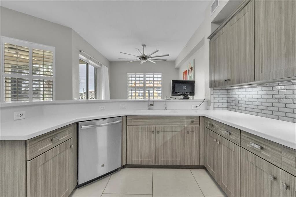 129 BREAKERS COURT 121 photo 14