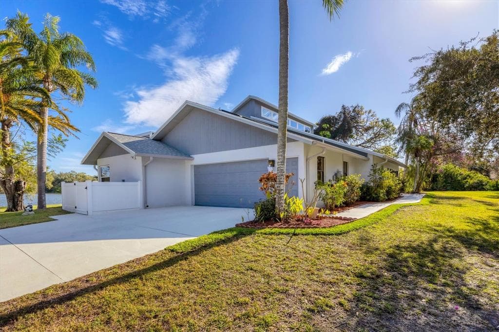 5885 DENISON DRIVE photo 9