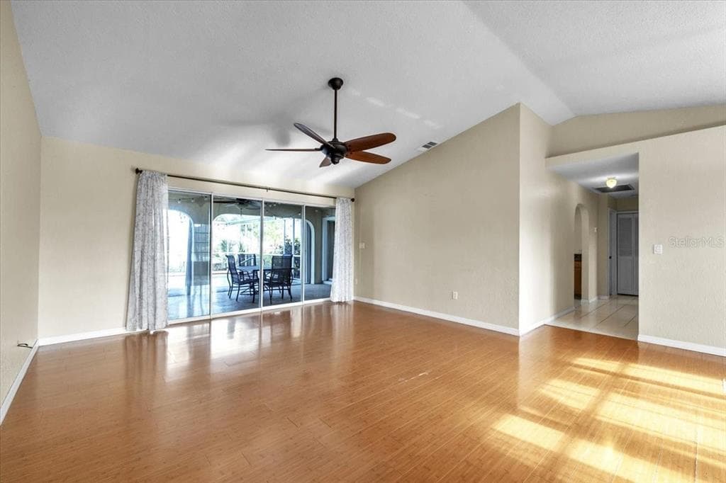 272 BROADMOOR LANE photo 12