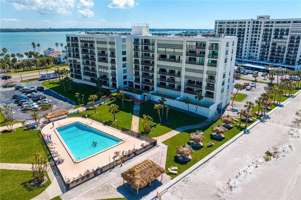1430 GULF BOULEVARD 610 photo 2