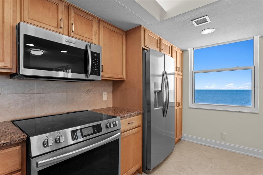 1430 GULF BOULEVARD 610 photo 10
