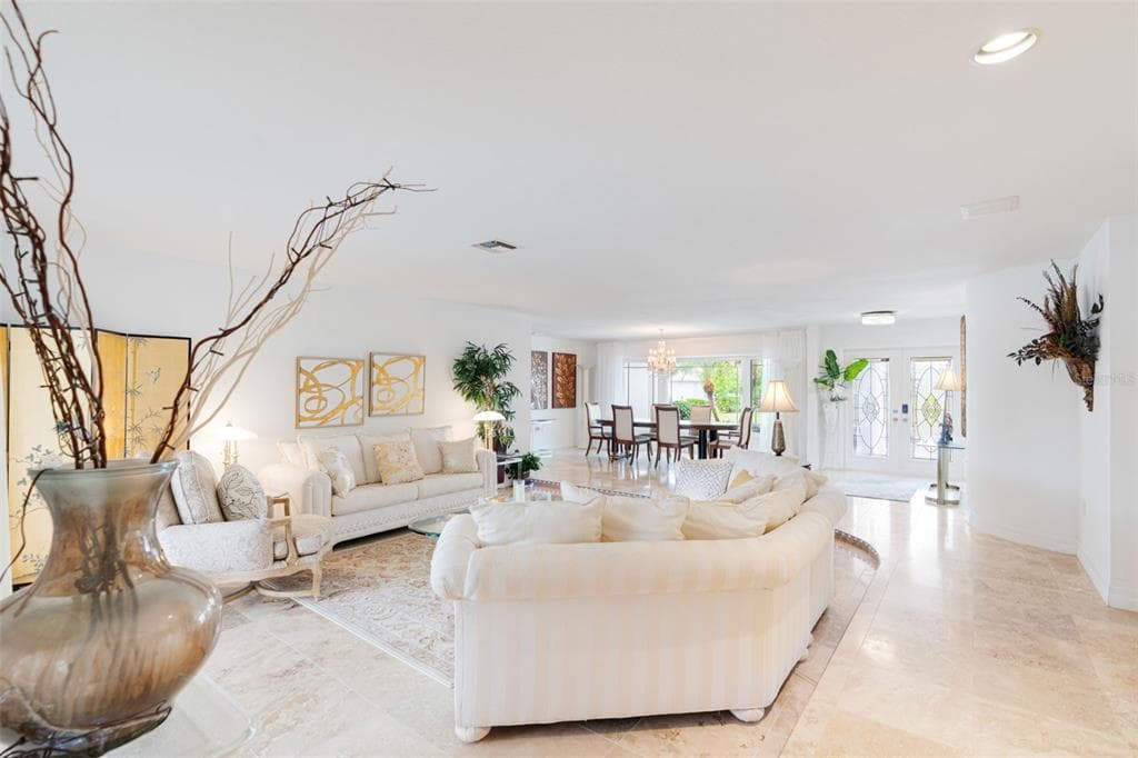 402 DEVONSHIRE LANE photo 8