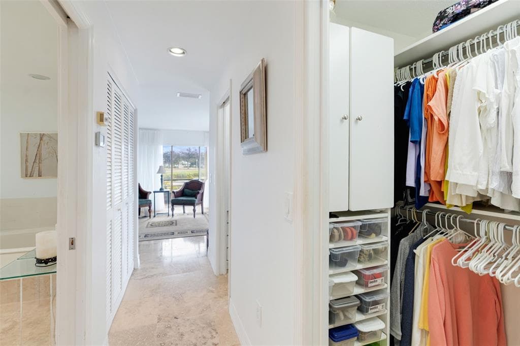 402 DEVONSHIRE LANE photo 25