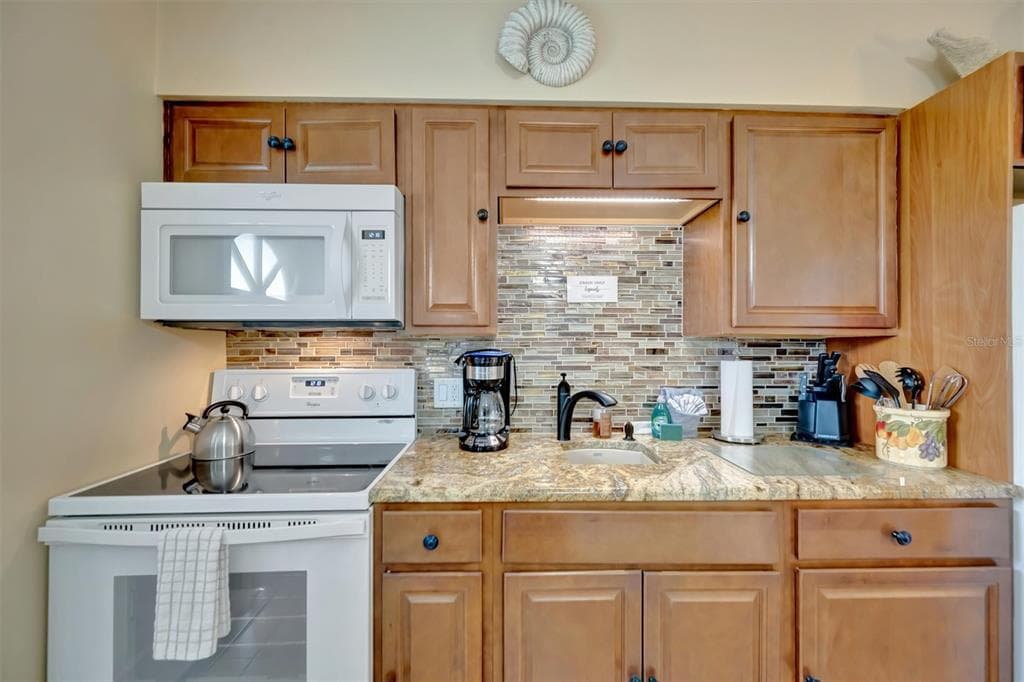 673 BAY ESPLANADE 204 photo 13