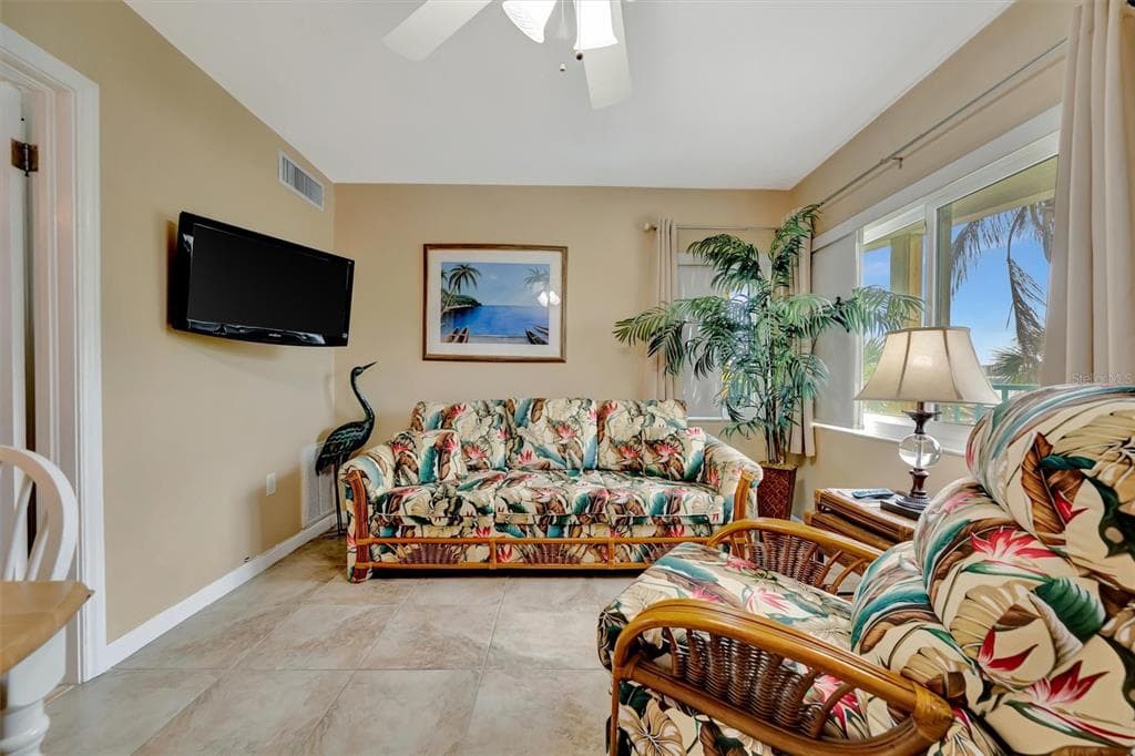 673 BAY ESPLANADE 204 photo 16