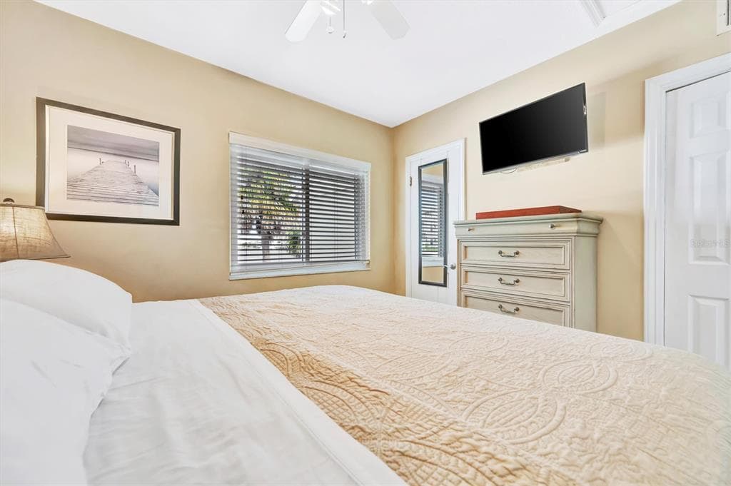 673 BAY ESPLANADE 204 photo 22