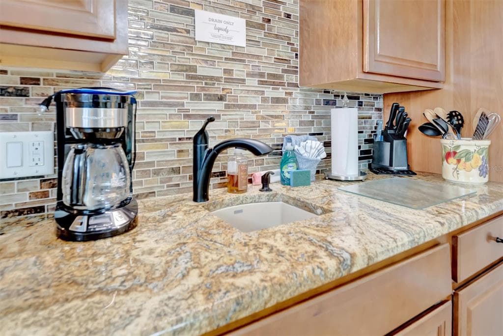 673 BAY ESPLANADE 204 photo 14