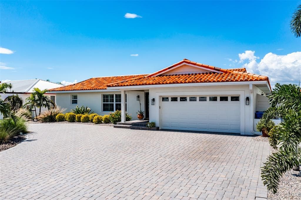 917 CHIPAWAY DRIVE 2