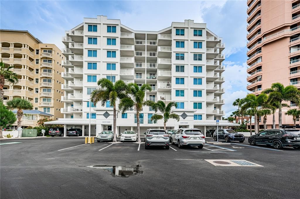 1350 GULF BOULEVARD 703 photo 2