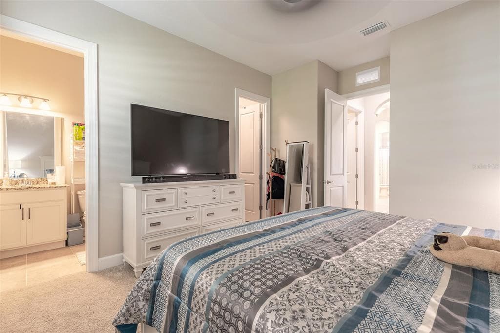 31 S RIVERWALK DRIVE photo 24