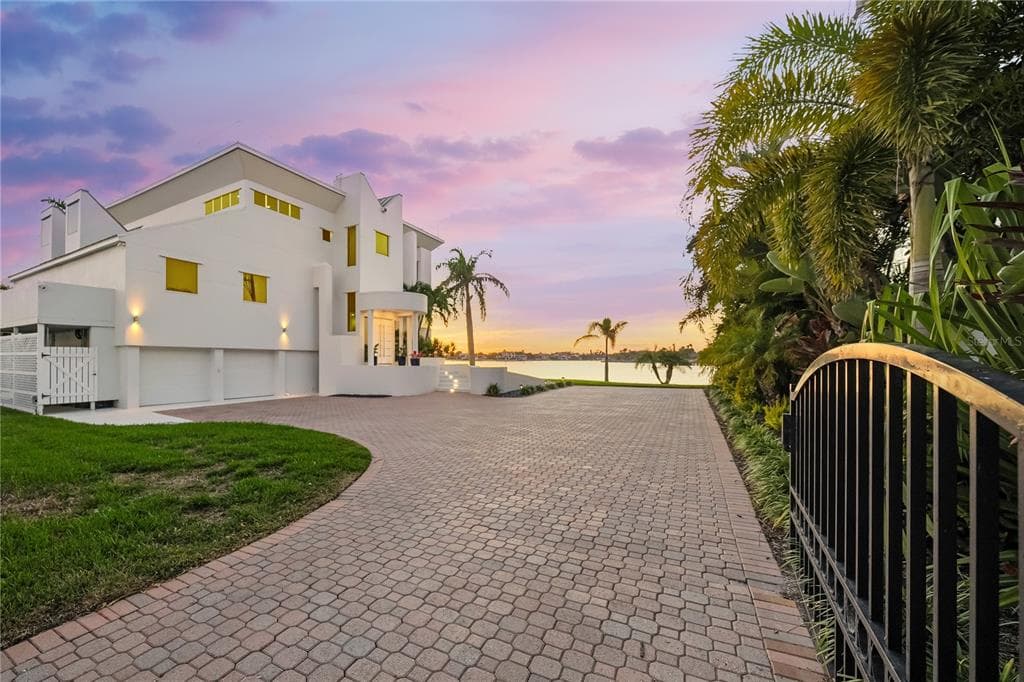 1400 SIESTA DRIVE photo 3