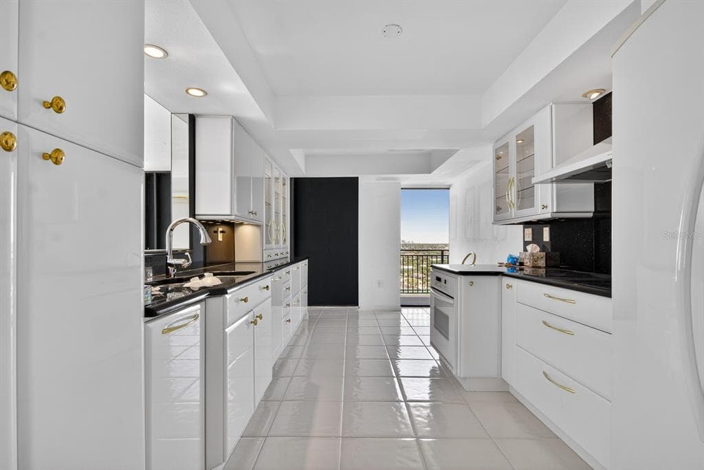 7650 BAYSHORE DRIVE 1105 photo 20