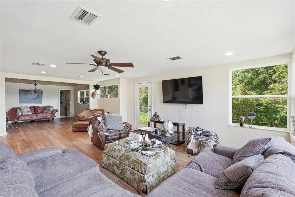 2814 W HUMPHREY STREET photo 13