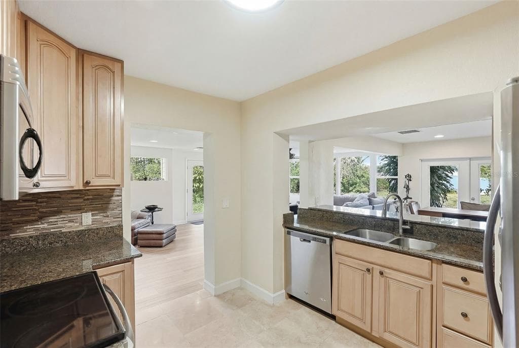 2814 W HUMPHREY STREET photo 16