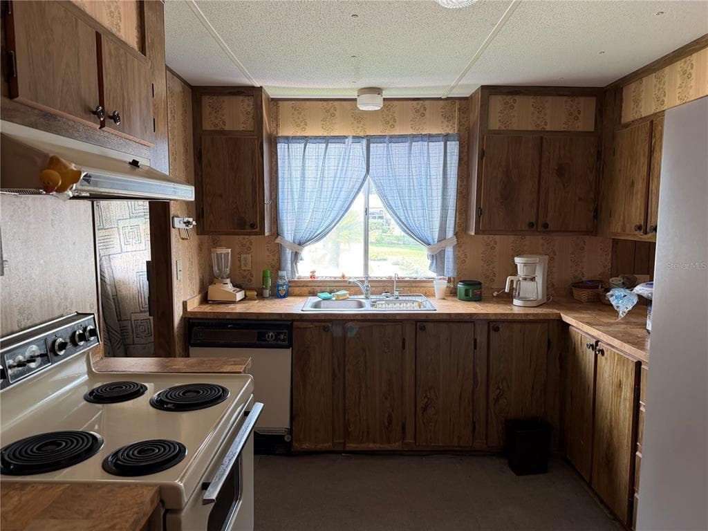 217 GARY AVENUE photo 17