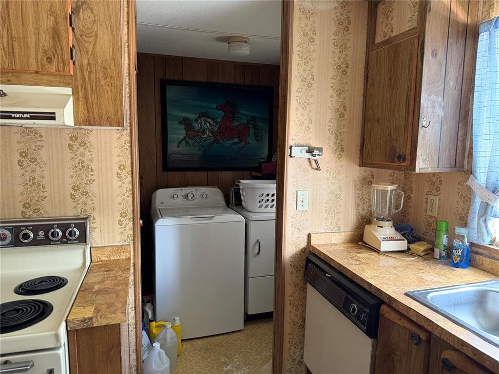 217 GARY AVENUE photo 16