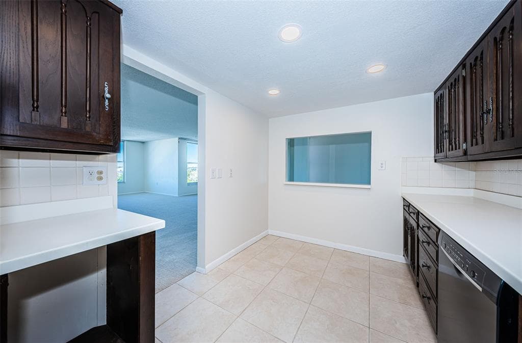 634 EDGEWATER DRIVE 849 photo 17