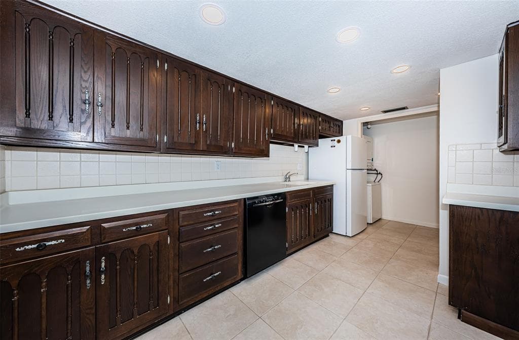 634 EDGEWATER DRIVE 849 photo 12