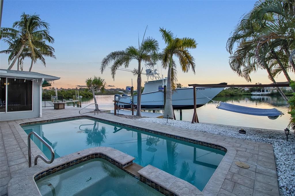 922 CASEY COVE DRIVE 1