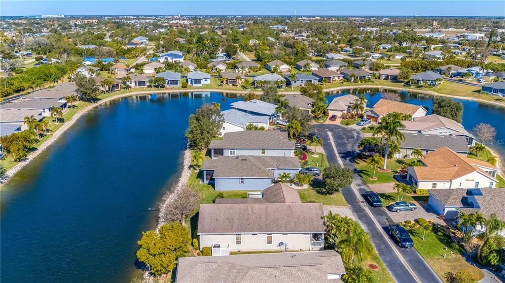 8632 LAKE FRONT COURT photo 4
