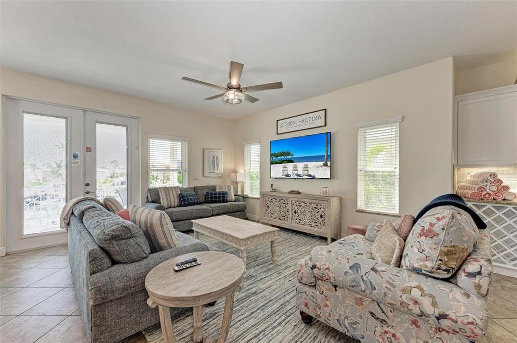 203 N HARBOR DRIVE photo 21