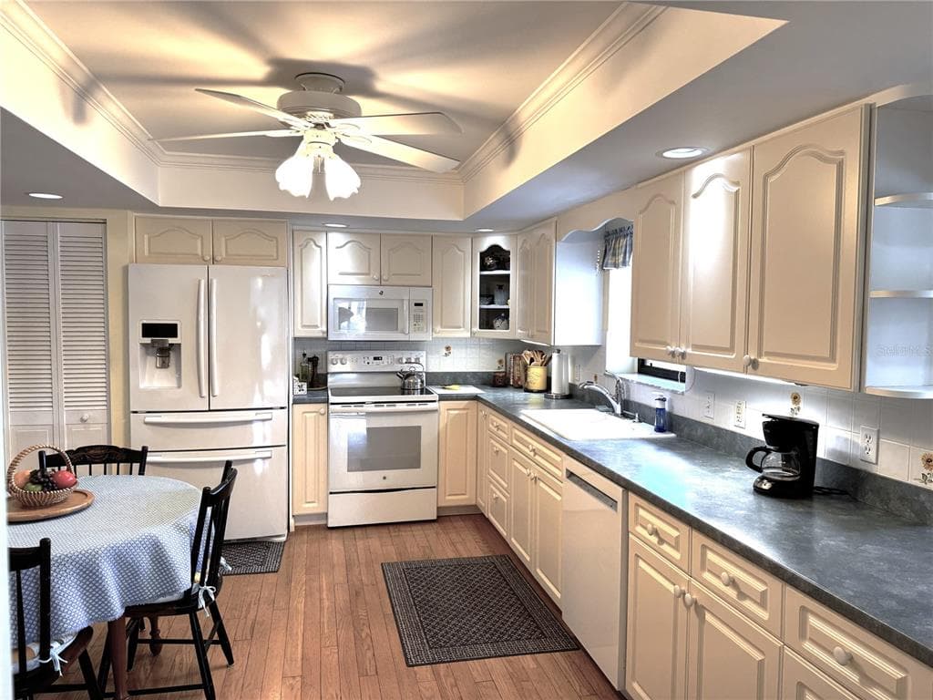 229 LAUREL HOLLOW DRIVE 83 photo 16