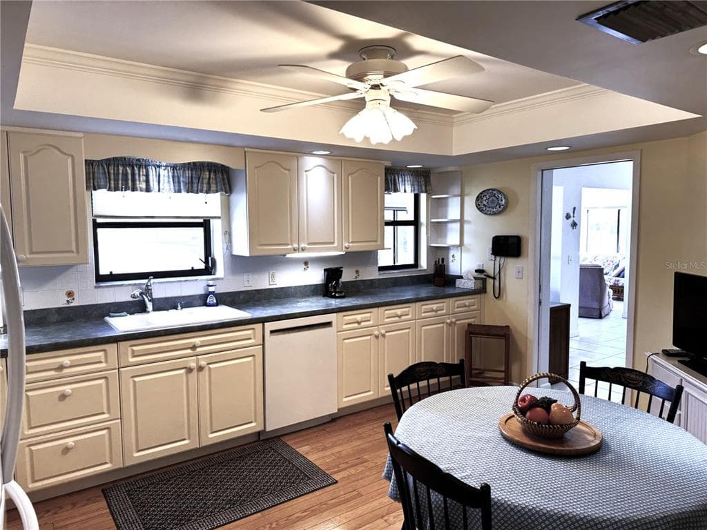 229 LAUREL HOLLOW DRIVE 83 photo 15