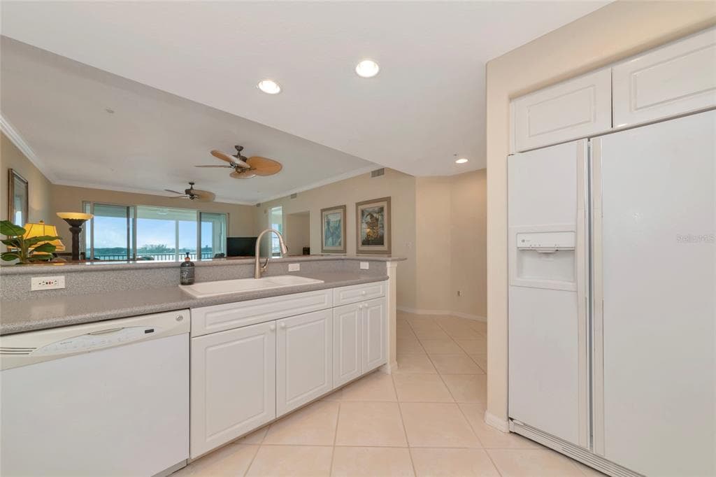 242 HIDDEN BAY DRIVE 602 photo 23