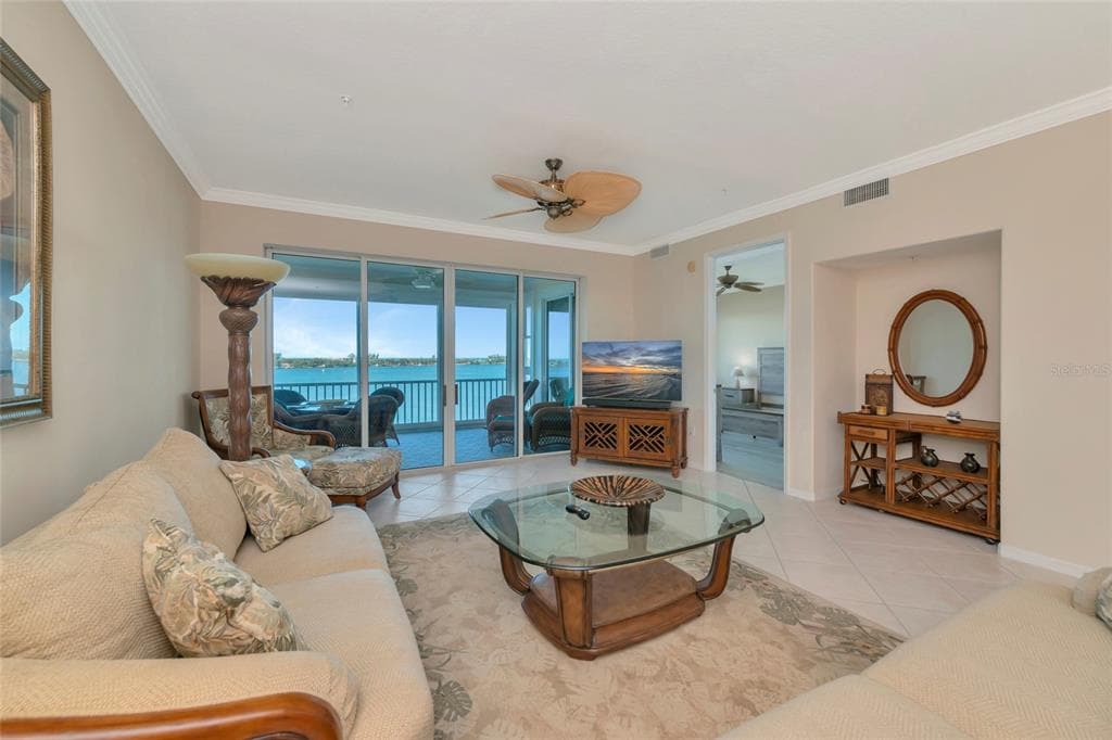 242 HIDDEN BAY DRIVE 602 photo 2