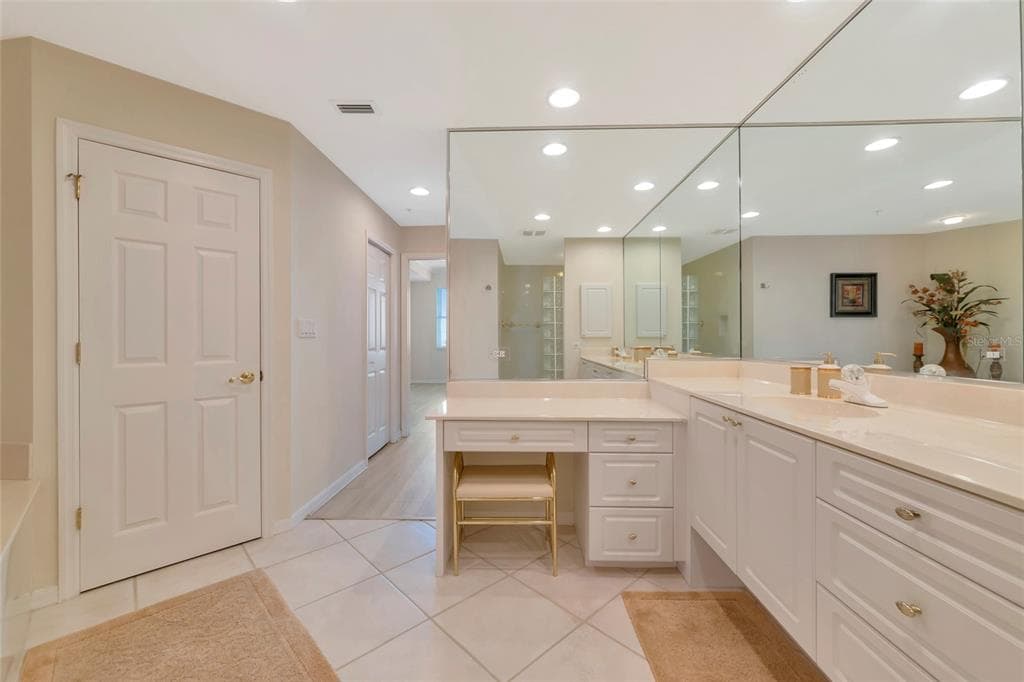 242 HIDDEN BAY DRIVE 602 photo 16
