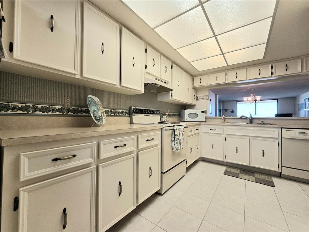 1890 N ATLANTIC AVENUE 604 photo 14