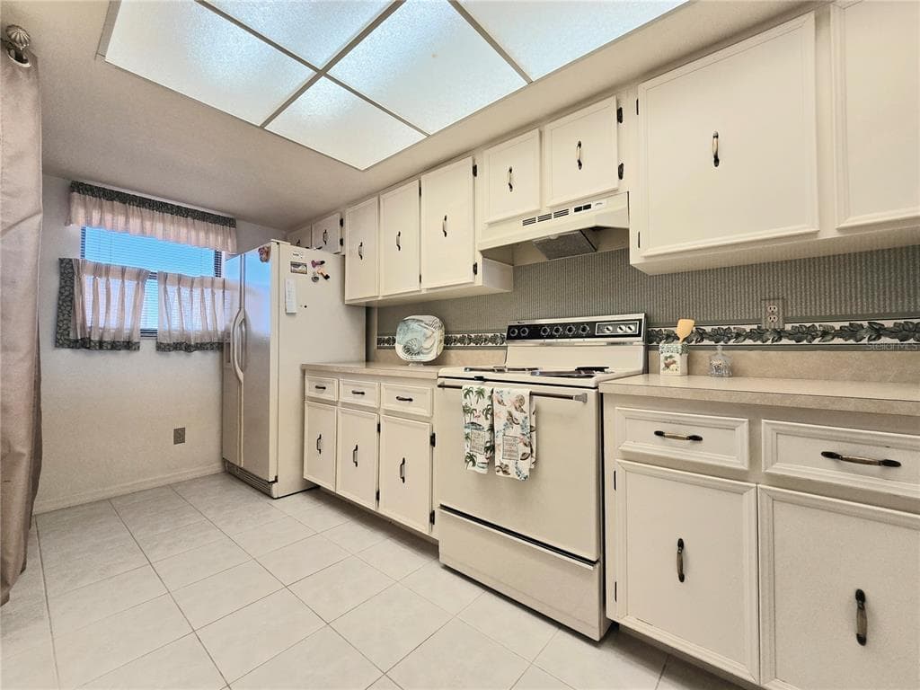 1890 N ATLANTIC AVENUE 604 photo 15
