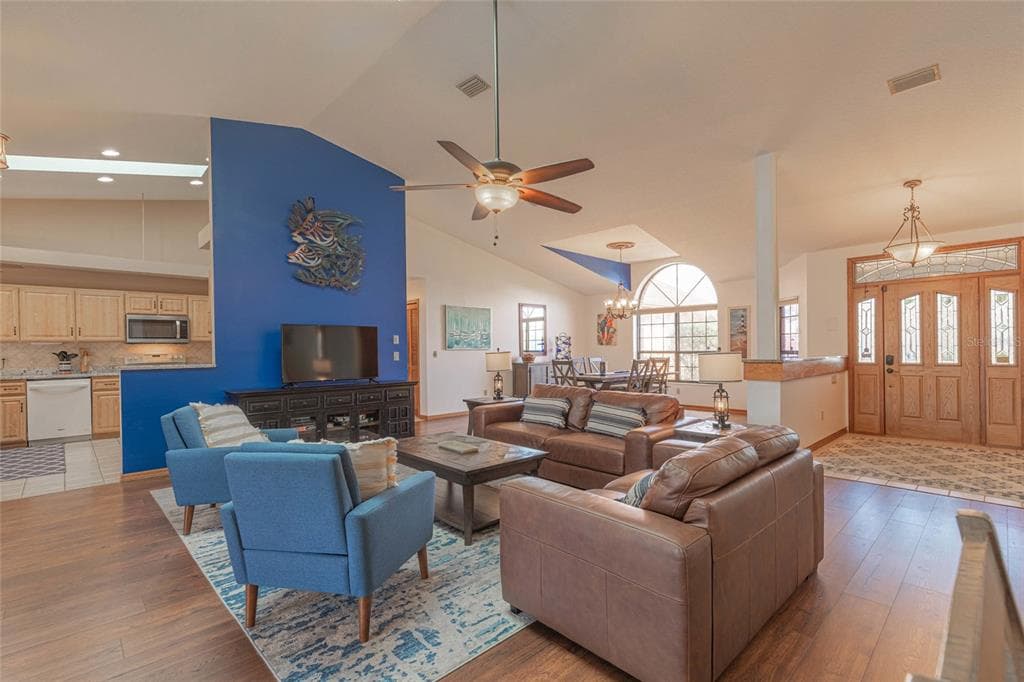 27 CHERRYTREE COURT photo 5