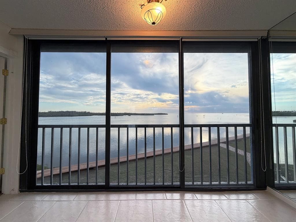 4620 BAY BOULEVARD 1122 photo 3