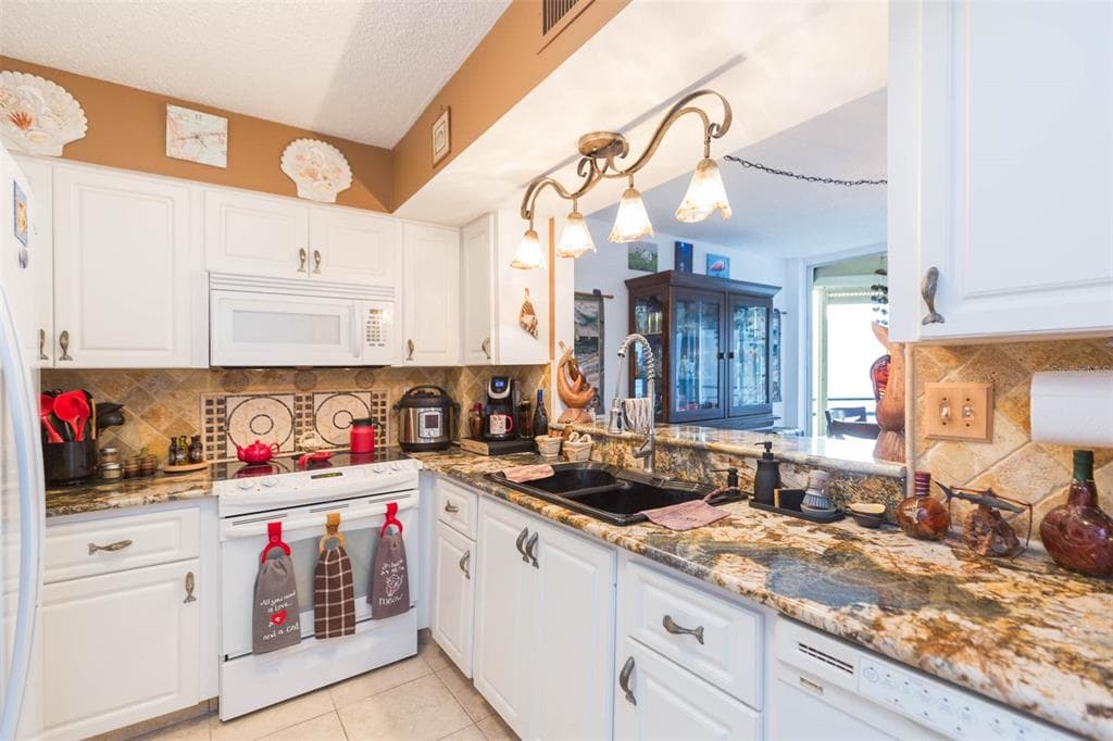 5633 PUERTA DEL SOL BOULEVARD S 208 photo 9