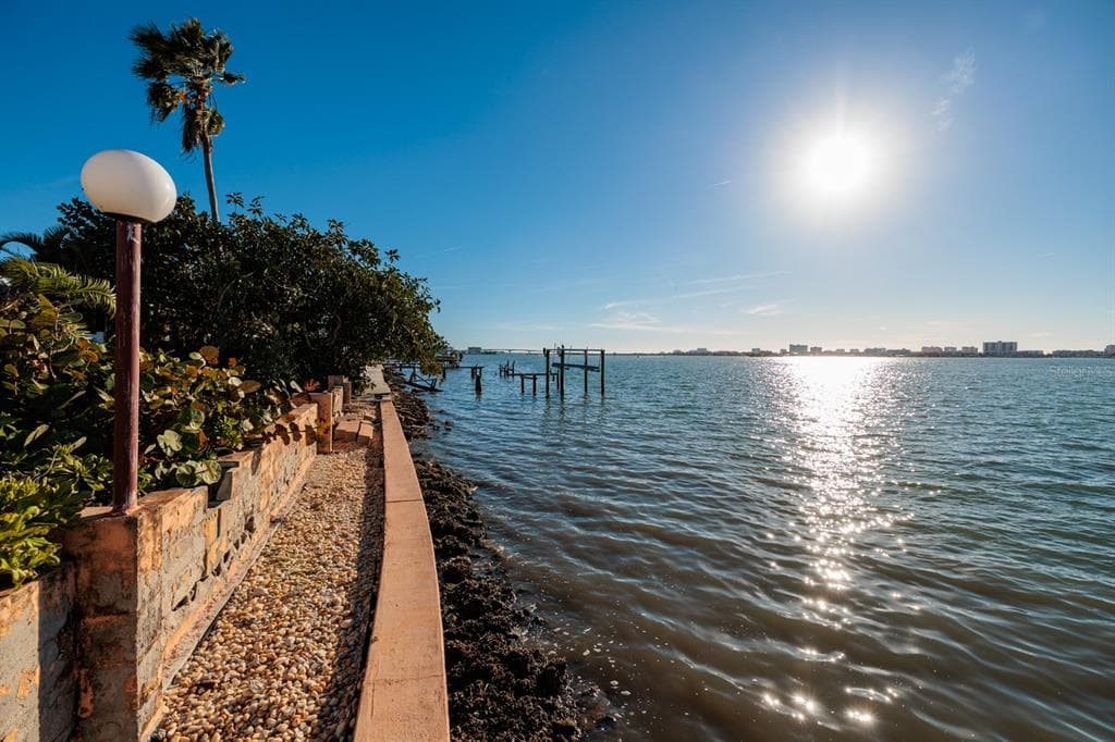 1844 VENETIAN POINT DRIVE photo 3