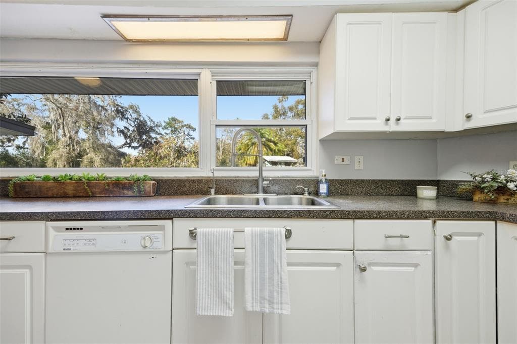9214 RHEA DRIVE photo 13