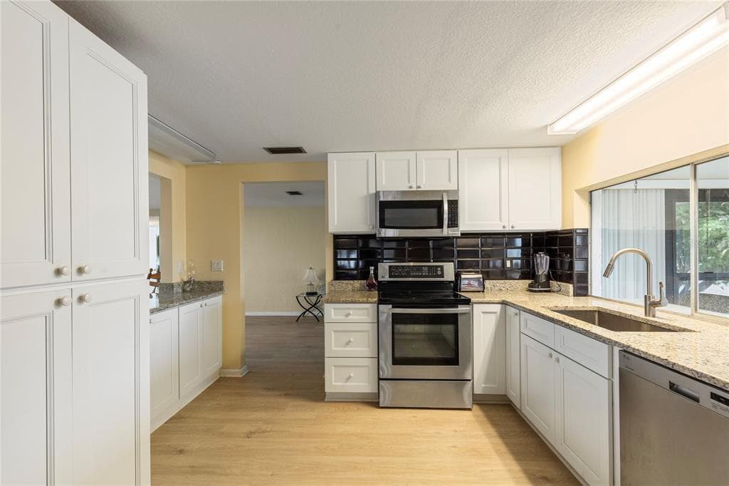 3228 ROCK VALLEY DRIVE photo 8