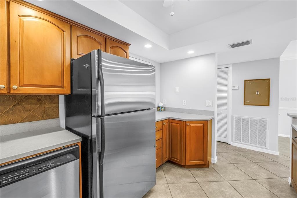 5108 BRITTANY DRIVE S 405 photo 7
