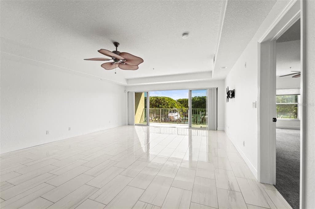 1645 PINELLAS BAYWAY S B2 photo 17
