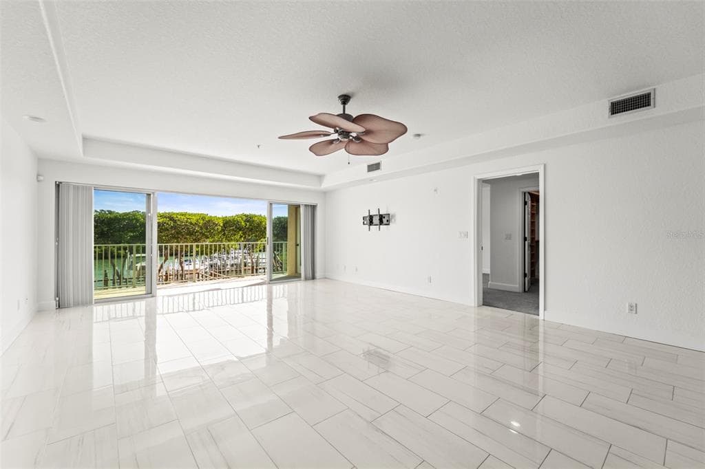 1645 PINELLAS BAYWAY S B2 photo 18