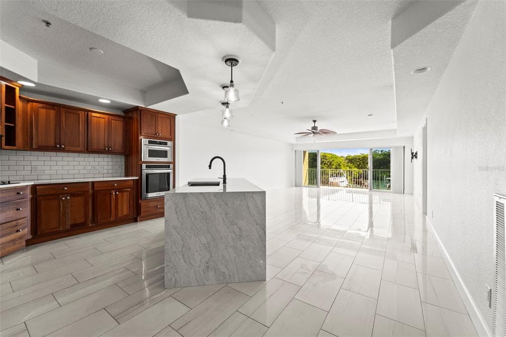 1645 PINELLAS BAYWAY S B2 photo 15